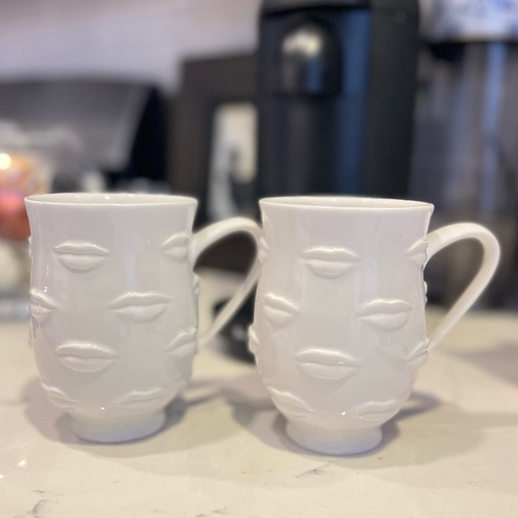Two Jonathan Adler Gala Lips Mugs Glazed Cups White NWOT - Picture 2 of 7